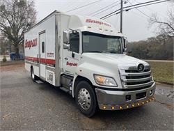 2018 Hino 22’ Snapon cab and chassis 